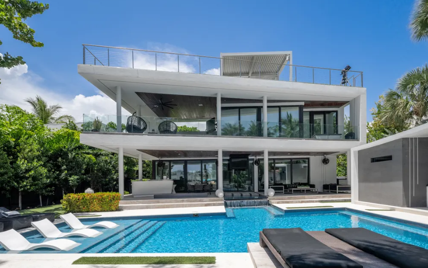 的泳池, 豪宅还设有, img