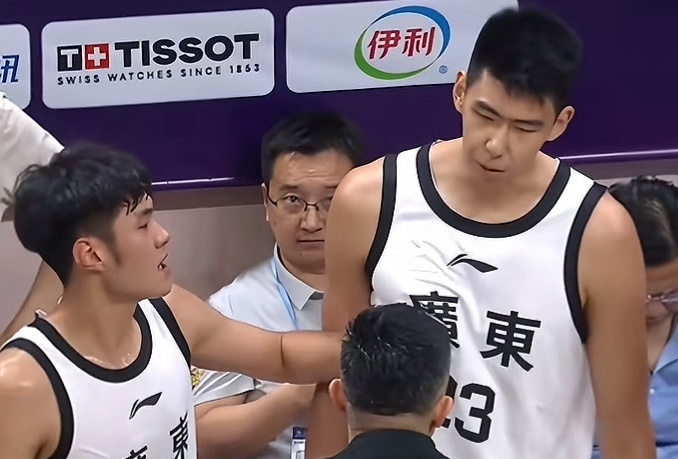 定了留在福, 后者也即将, 班韩德君与