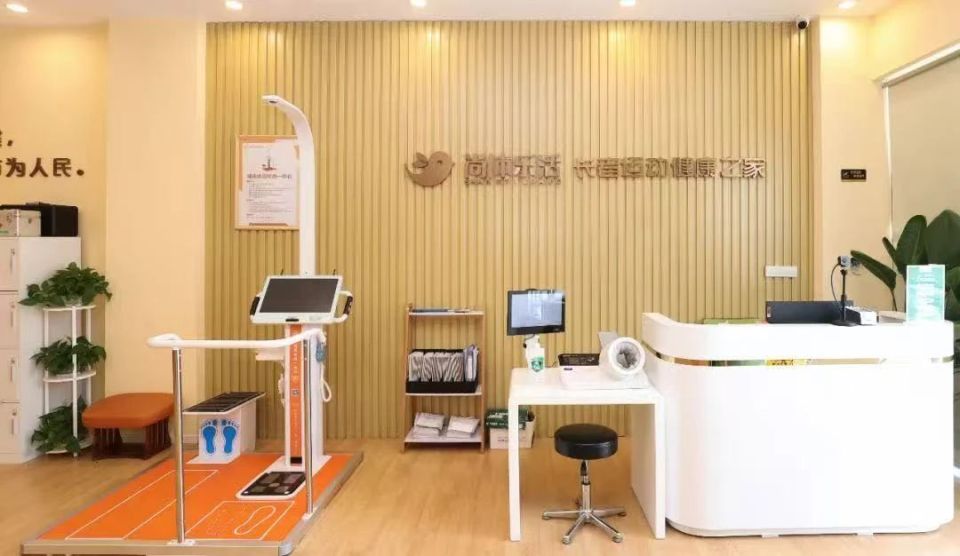 CmEAO, 一旁的朱维