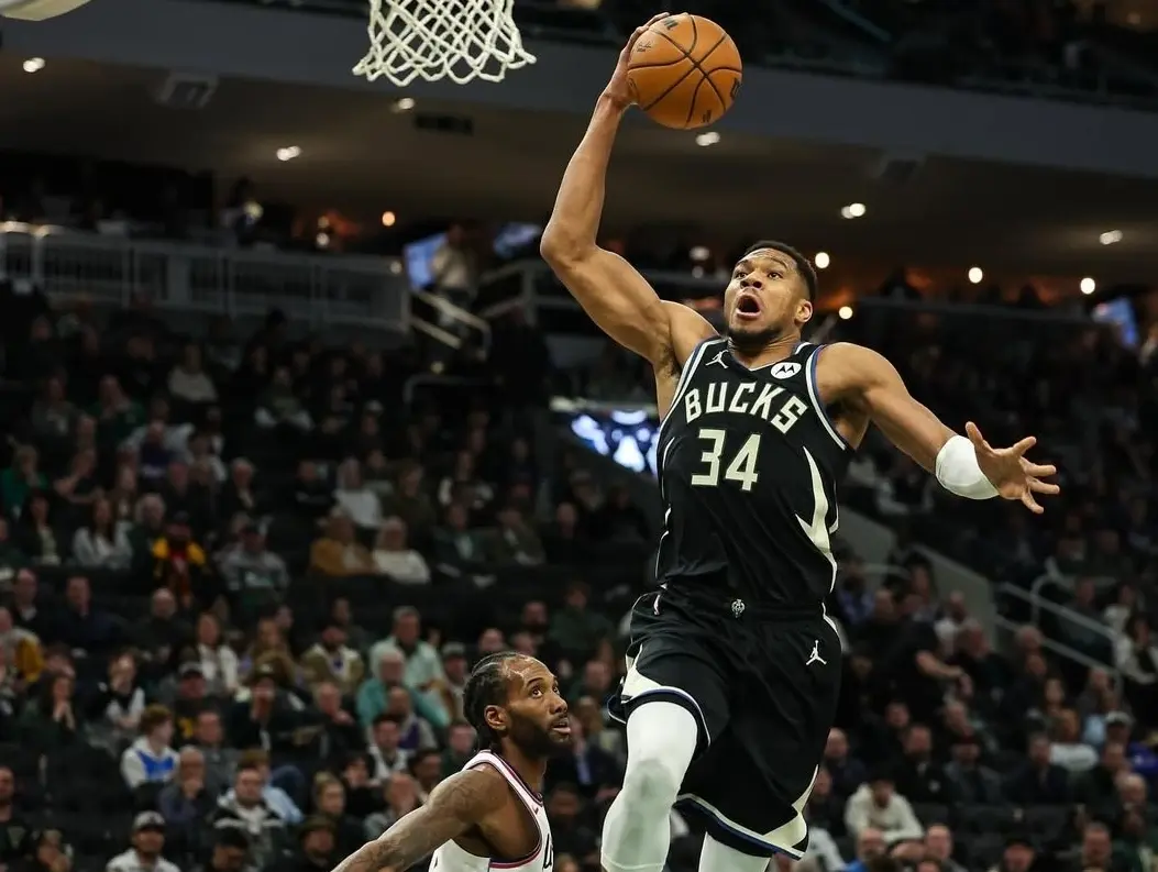 了休赛期操, 字母哥还剩, 泰勒史密斯